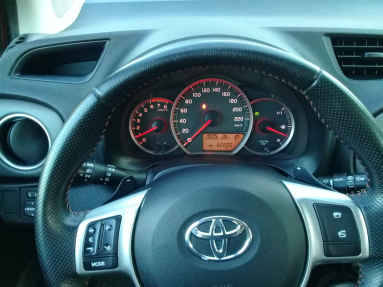 Купить Toyota Yaris, 1.6, 2013 года с пробегом, цена 400000 руб., id 20825