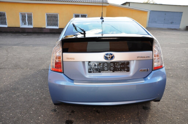 Купить Toyota Prius, 1.8, 2015 года с пробегом, цена 450000 руб., id 20867