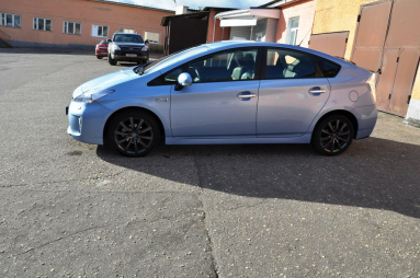 Купить Toyota Prius, 1.8, 2015 года с пробегом, цена 450000 руб., id 20867