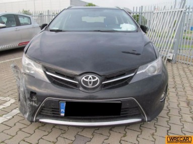 Купить Toyota Auris, 1.4, 2013 года с пробегом, цена 325743 руб., id 10710