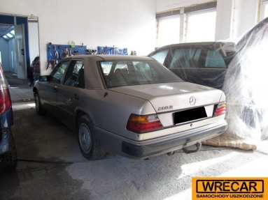 Купить Mercedes-Benz 200 D 124 200D, 2.0, 1990 года с пробегом, цена 1592 руб., id 10959
