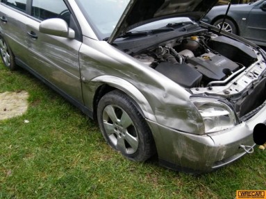 Купить Opel Vectra, 2.0, 2003 года с пробегом, цена 40484 руб., id 11083