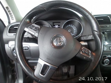 Купить Volkswagen Golf, 1.6, 2010 года с пробегом, цена 17785 руб., id 11136