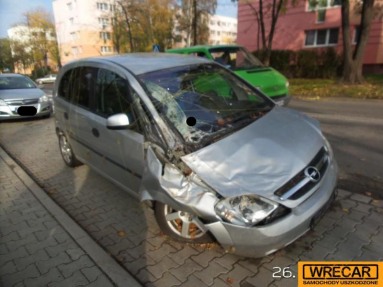 Купить Opel Meriva, 1.6, 2004 года с пробегом, цена 9689 руб., id 11313