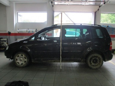 Купить Volkswagen Touran, 2.0, 2005 года с пробегом, цена 32387 руб., id 11332