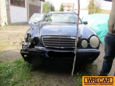 Купить Mercedes-Benz E 220 CDI MR`00 210 Classic, 2.1, 1999 года с пробегом, цена 0 руб., id 11366