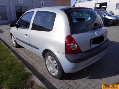 Купить Renault Clio, 1.1, 2001 года с пробегом, цена 8097 руб., id 11402