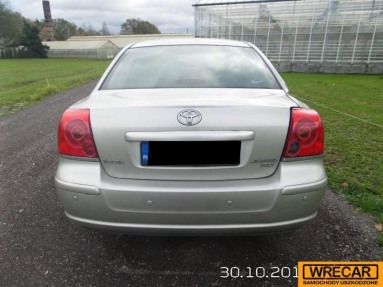 Купить Toyota Avensis, 2.0, 2004 года с пробегом, цена 66436 руб., id 11449