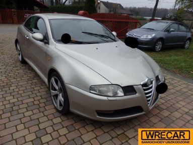 Купить Alfa Romeo GT, 1.9, 2004 года с пробегом, цена 0 руб., id 11744