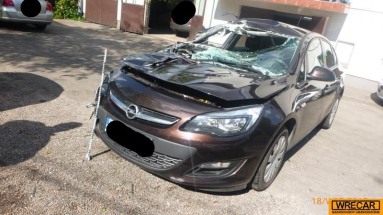 Купить Opel Astra, 1.6, 2016 года с пробегом, цена 118270 руб., id 11860
