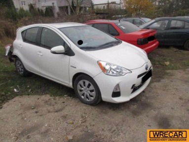 Купить Toyota Prius, 1.8, 2012 года с пробегом, цена 85882 руб., id 11971