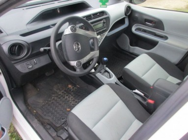 Купить Toyota Prius, 1.8, 2012 года с пробегом, цена 85882 руб., id 11971
