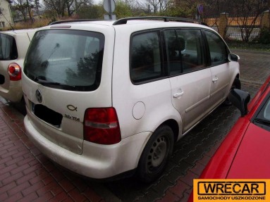 Купить Volkswagen Touran, 2.0, 2004 года с пробегом, цена 50242 руб., id 11981