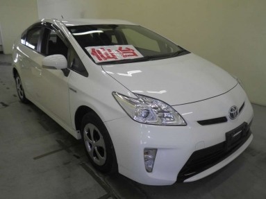 Купить Toyota Prius (ZVW30), 1.8, 2013 года с пробегом, цена 649000 руб., id 12085