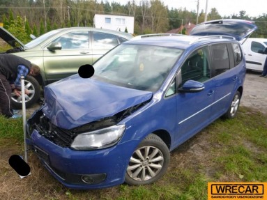 Купить Volkswagen Touran, 2.0, 2010 года с пробегом, цена 58339 руб., id 12116