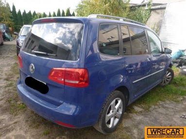 Купить Volkswagen Touran, 2.0, 2010 года с пробегом, цена 58339 руб., id 12116