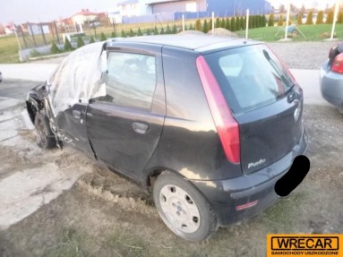 Купить Fiat Punto, 1.2, 2004 года с пробегом, цена 11280 руб., id 12309