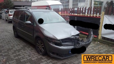 Купить Volkswagen Touran, 1.6, 2011 года с пробегом, цена 132872 руб., id 12377