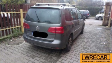 Купить Volkswagen Touran, 1.6, 2011 года с пробегом, цена 132872 руб., id 12377