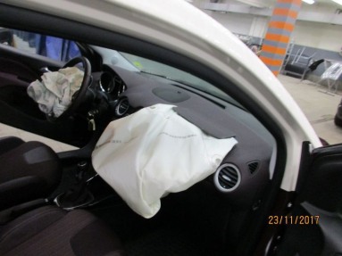 Купить Opel Adam 1.2 1.4 Glam, 1.4, 2014 года с пробегом, цена 280345 руб., id 12496