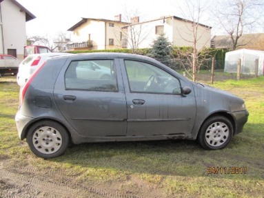 Купить Fiat Punto, 1.2, 2000 года с пробегом, цена 1592 руб., id 12501