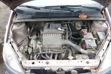 Купить Toyota Yaris, 1.0, 2000 года с пробегом, цена 3253 руб., id 12503