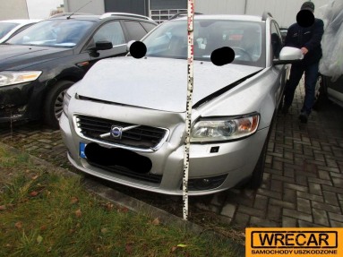 Купить Volvo V50, 2.0, 2009 года с пробегом, цена 1592 руб., id 12559