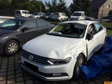 Купить Volkswagen Passat, 2.0, 2015 года с пробегом, цена 37232 руб., id 12579