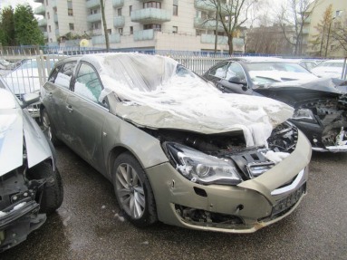 Купить Opel Insignia, 2.0, 2015 года с пробегом, цена 71280 руб., id 12611