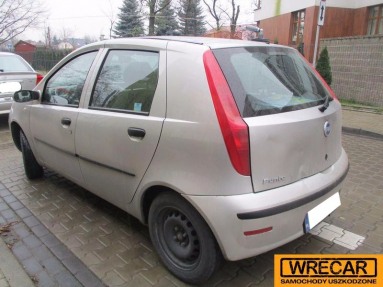 Купить Fiat Punto, 1.2, 2004 года с пробегом, цена 14533 руб., id 12627