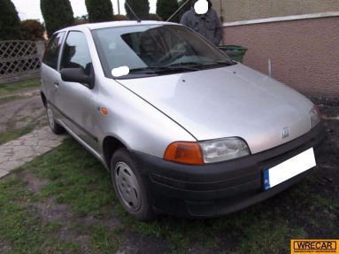 Купить Fiat Punto, 1.1, 1995 года с пробегом, цена 1592 руб., id 12680