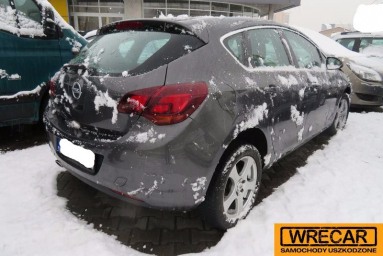 Купить Opel Astra, 1.4, 2010 года с пробегом, цена 3183 руб., id 12754