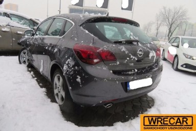 Купить Opel Astra, 1.4, 2010 года с пробегом, цена 3183 руб., id 12754