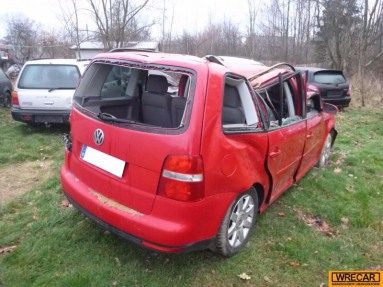 Купить Volkswagen Touran, 1.9, 2003 года с пробегом, цена 16194 руб., id 12850