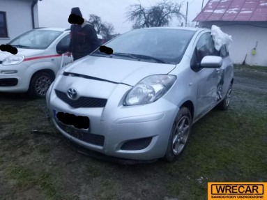 Купить Toyota Yaris, 1.3, 2011 года с пробегом, цена 9689 руб., id 12927