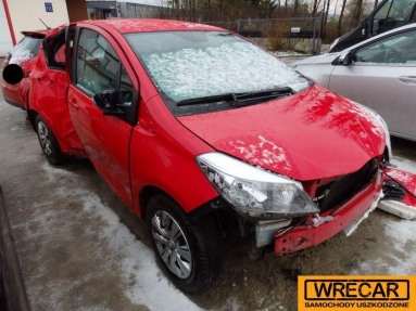 Купить Toyota Yaris, 1.0, 2014 года с пробегом, цена 1592 руб., id 13159
