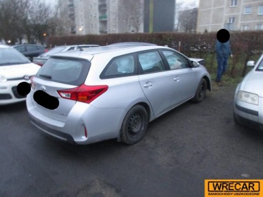 Купить Toyota Auris, 1.3, 2013 года с пробегом, цена 69688 руб., id 13171
