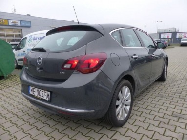 Купить Opel Astra, 1.7, 2013 года с пробегом, цена 396747 руб., id 13190