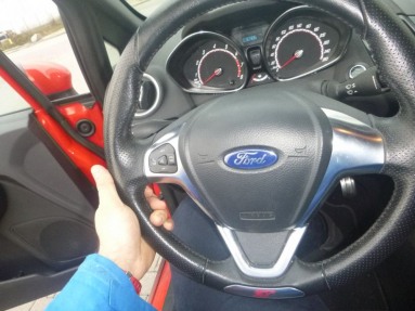 Купить Ford Fiesta, 1.6, 2015 года с пробегом, цена 124775 руб., id 13216
