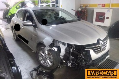 Купить Renault Megane, 1.2, 2017 года с пробегом, цена 431072 руб., id 13233