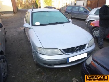Купить Opel Vectra, 1.6, 2000 года с пробегом, цена 1592 руб., id 13342