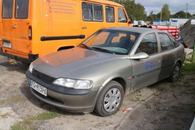 Купить Opel Vectra, 1.6, 1996 года с пробегом, цена 9689 руб., id 13421