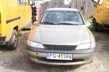 Купить Opel Vectra, 1.6, 1996 года с пробегом, цена 9689 руб., id 13421
