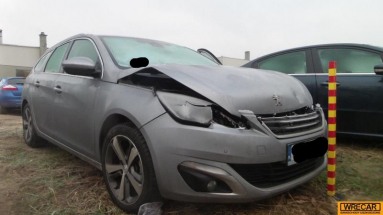 Купить Peugeot 308, 1.2, 2015 года с пробегом, цена 43737 руб., id 13480