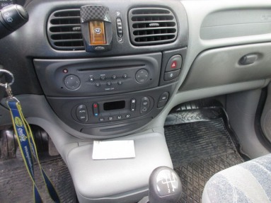 Купить Renault Scenic, 1.6, 2001 года с пробегом, цена 1592 руб., id 13492