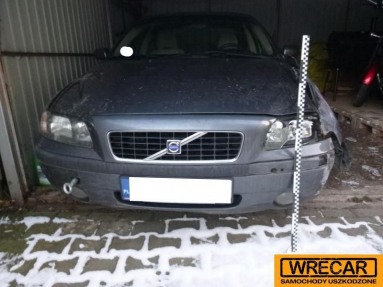 Купить Volvo S60, 2.0, 2004 года с пробегом, цена 1592 руб., id 13690