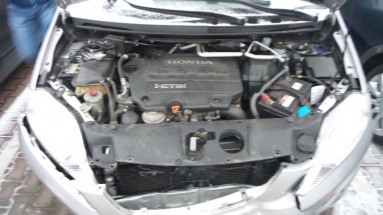 Купить Honda FR-V, 2.2, 2006 года с пробегом, цена 4844 руб., id 13806
