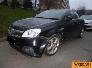 Купить Opel Tigra, 1.8, 2006 года с пробегом, цена 25882 руб., id 13854