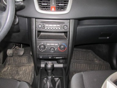 Купить Peugeot 207, 1.4, 2010 года с пробегом, цена 4844 руб., id 14290