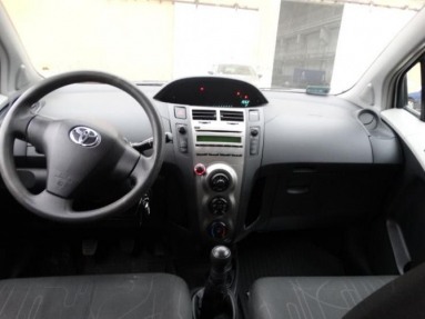 Купить Toyota Yaris, 1.0, 2010 года с пробегом, цена 196055 руб., id 14317